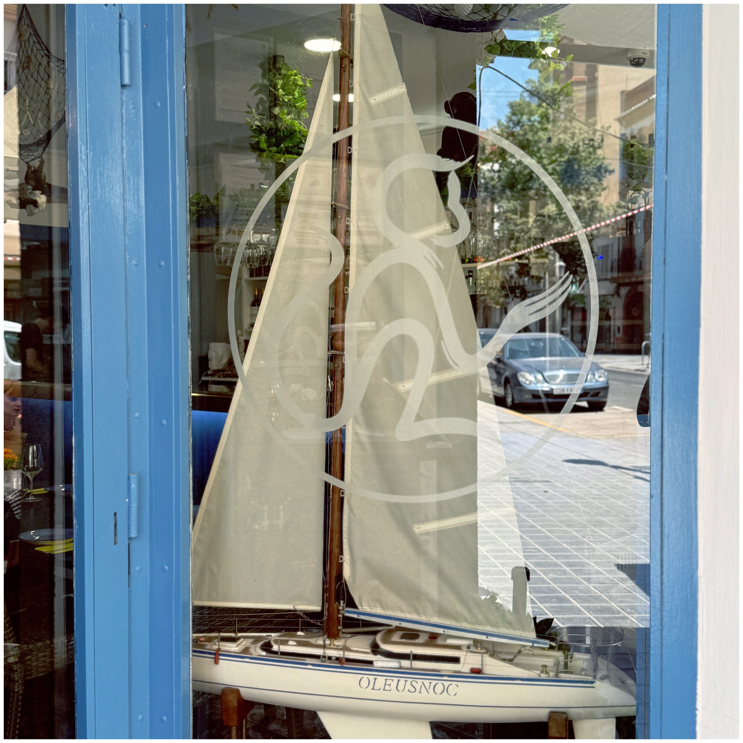 Fachada de La Mona Restaurante en Valencia